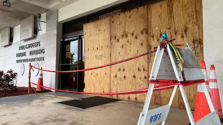 West Palm Beach federal courthouse crash causes $200,000 in damage (Image source: CBS12.com)