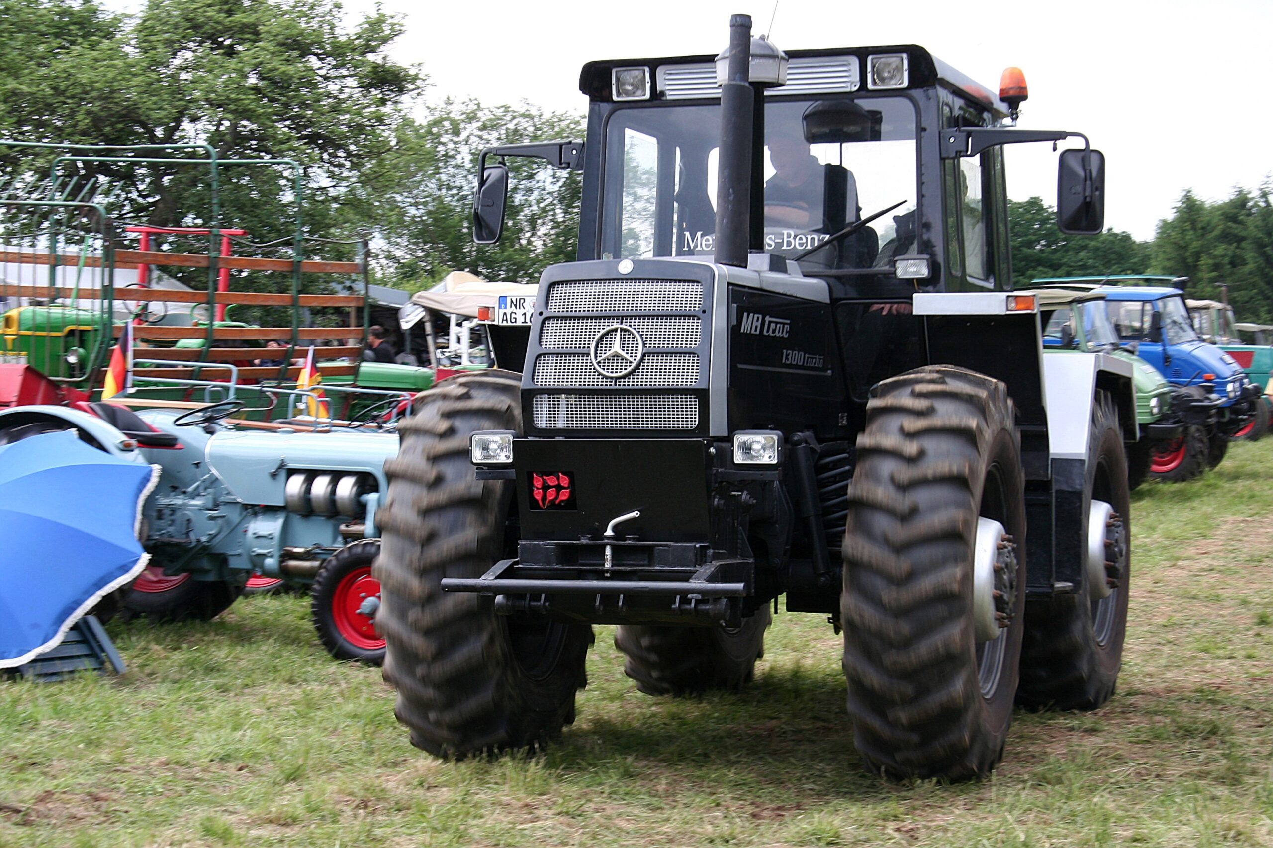 Analysts monitoring Persian Gulf developments on a strategic command center screen