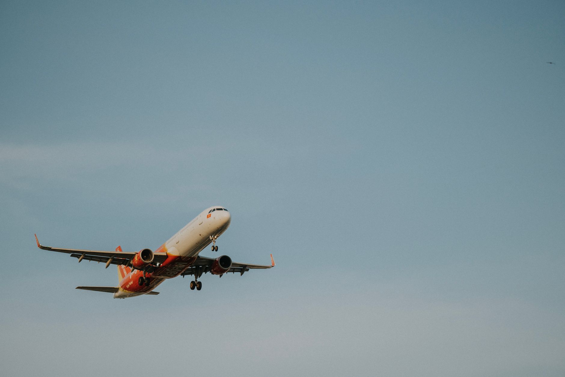airlines cut flights